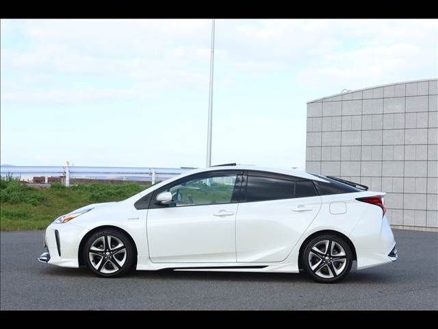 TOYOTA PRIUS 2019