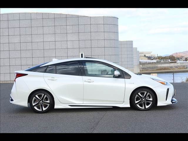 TOYOTA PRIUS 2019