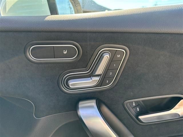 MERCEDES BENZ MERCEDES BENZ A class sedan 2021