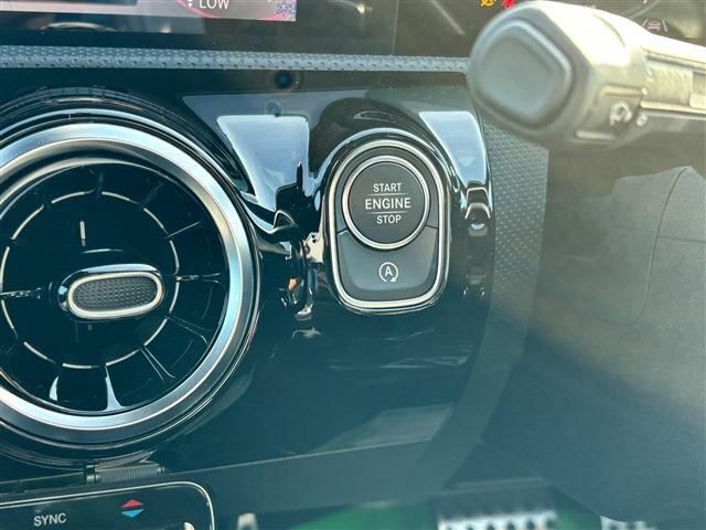 MERCEDES BENZ MERCEDES BENZ A class sedan 2021