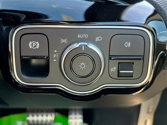 MERCEDES BENZ MERCEDES BENZ A class sedan 2021