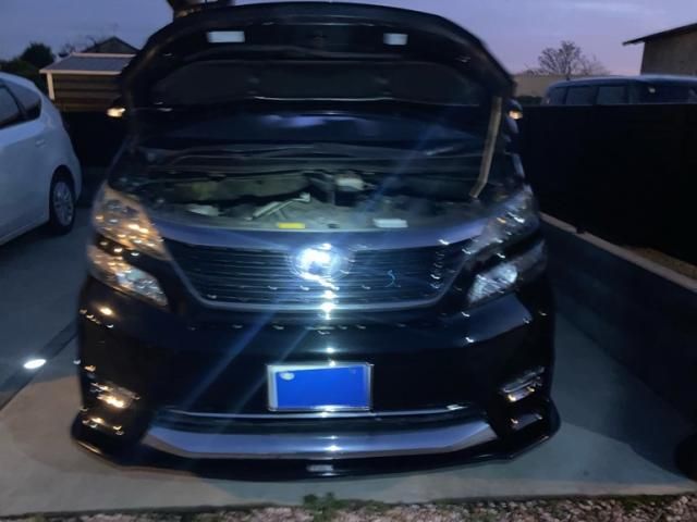 TOYOTA VELLFIRE 2009