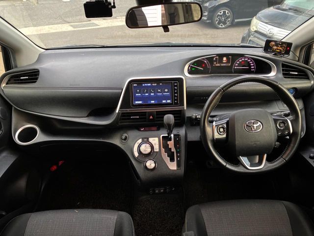 TOYOTA SIENTA HYBRID 2021