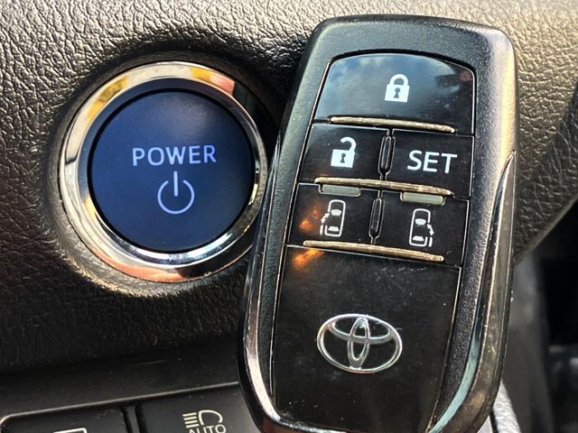 TOYOTA SIENTA HYBRID 2021