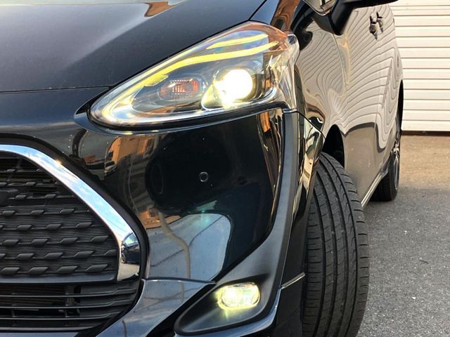 TOYOTA SIENTA HYBRID 2021