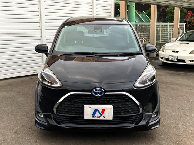 TOYOTA SIENTA HYBRID 2021
