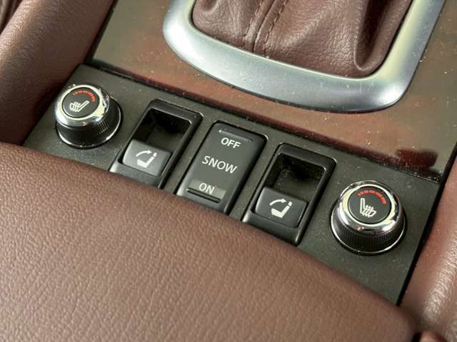 NISSAN SKYLINE CROSSOVER 2010