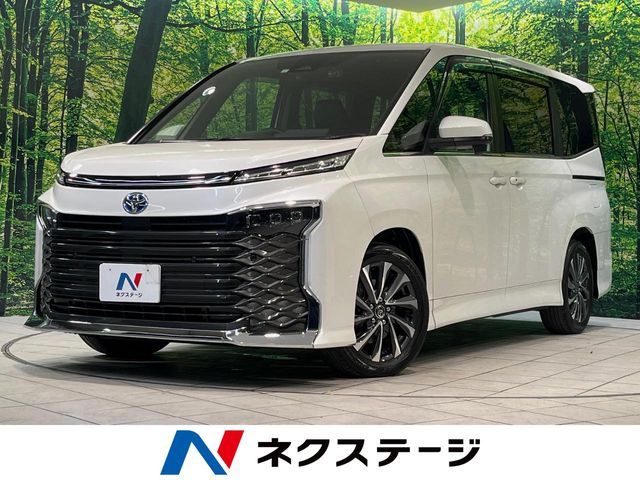 TOYOTA VOXY HYBRID 2023