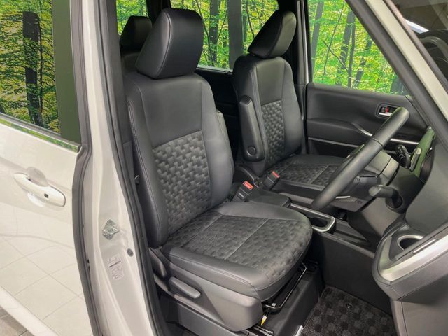 TOYOTA VOXY HYBRID 2023