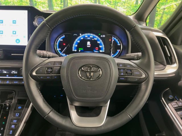 TOYOTA VOXY HYBRID 2023