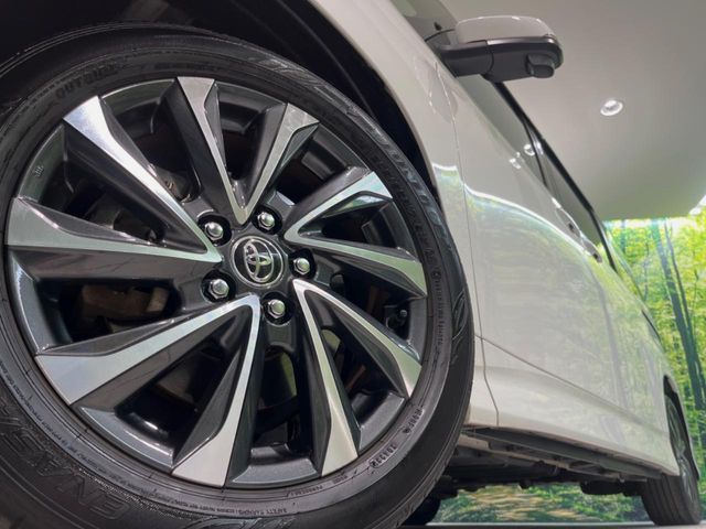 TOYOTA VOXY HYBRID 2023