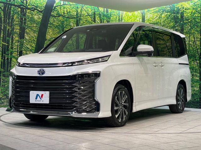 TOYOTA VOXY HYBRID 2023