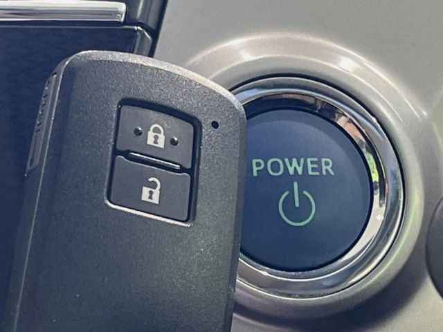 TOYOTA PRIUS Alpha 2019