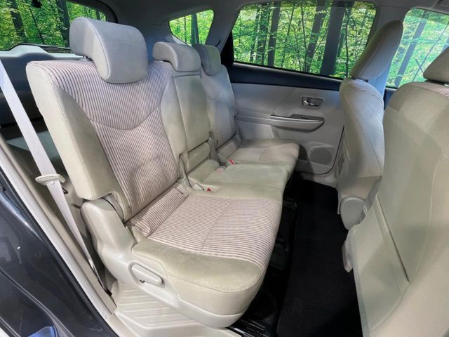 TOYOTA PRIUS Alpha 2019