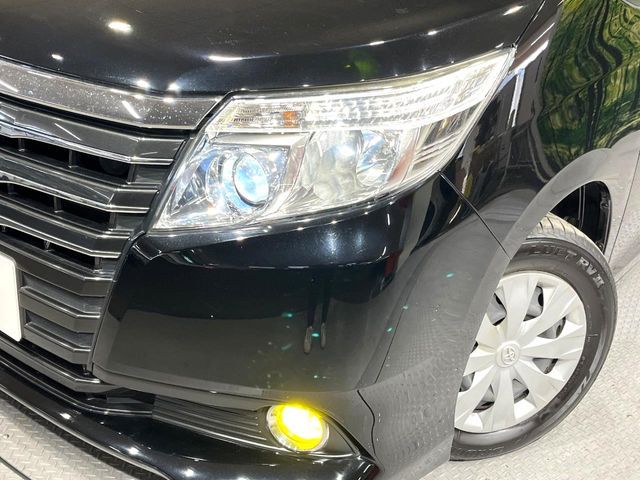 TOYOTA NOAH 2015
