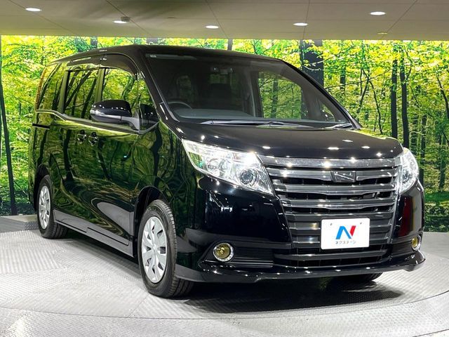 TOYOTA NOAH 2015