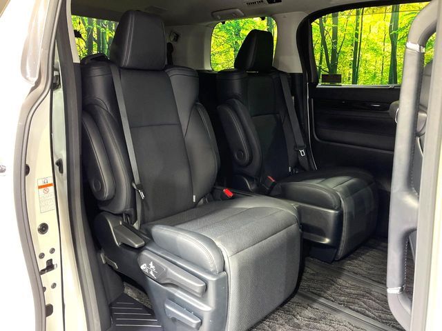 TOYOTA ALPHARD hybrid 4WD 2019