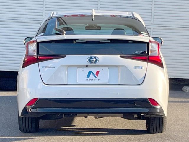 TOYOTA PRIUS 2019