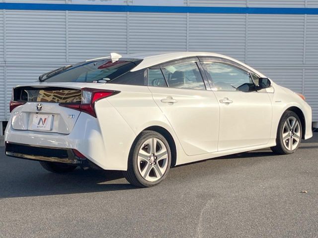 TOYOTA PRIUS 2019