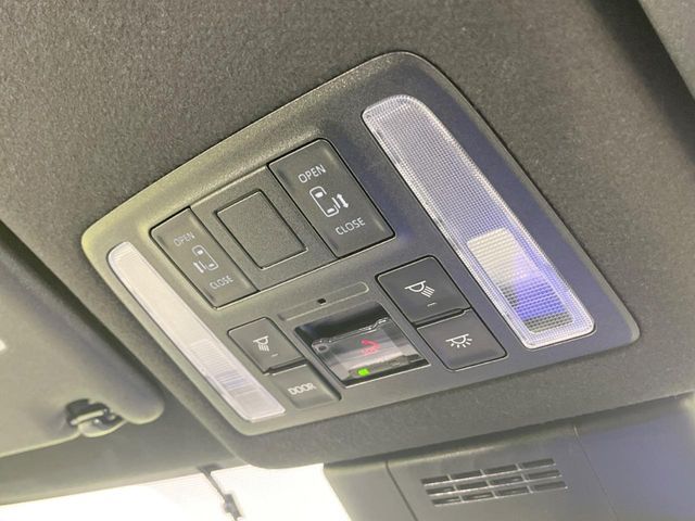 TOYOTA VOXY HYBRID 2023