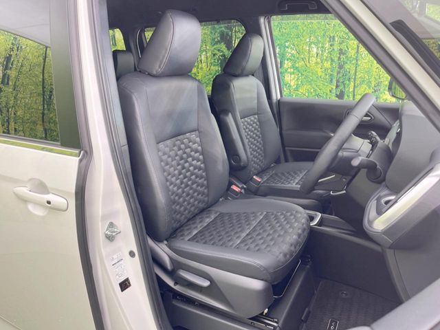 TOYOTA VOXY HYBRID 2023