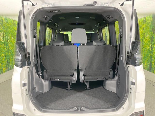 TOYOTA VOXY HYBRID 2023