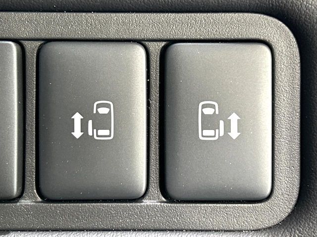 MITSUBISHI DELICA D:5 4WD 2023