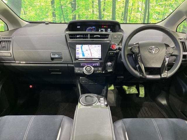 TOYOTA PRIUS Alpha 2017