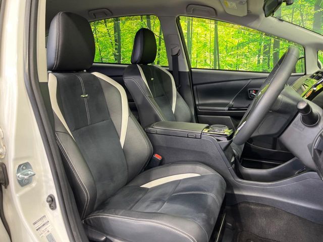 TOYOTA PRIUS Alpha 2017