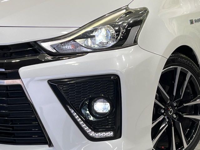 TOYOTA PRIUS Alpha 2017