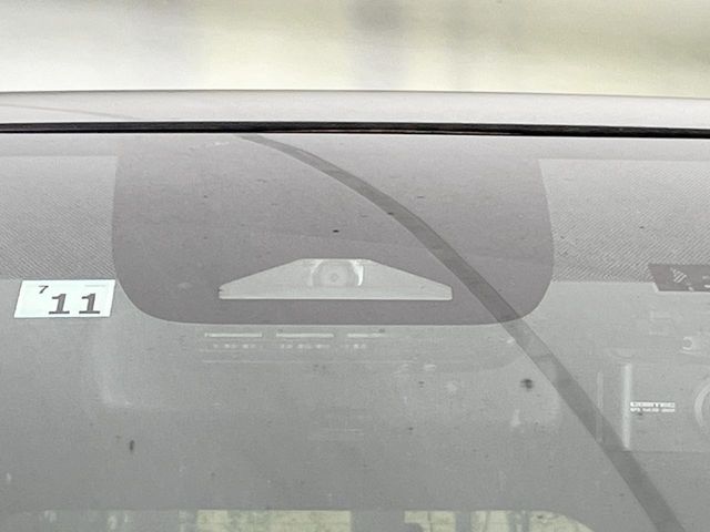 TOYOTA VOXY HYBRID 2022