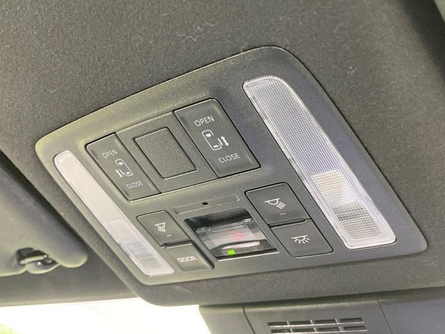 TOYOTA VOXY HYBRID 2022