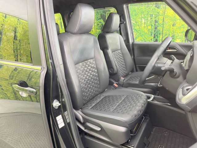 TOYOTA VOXY HYBRID 2022