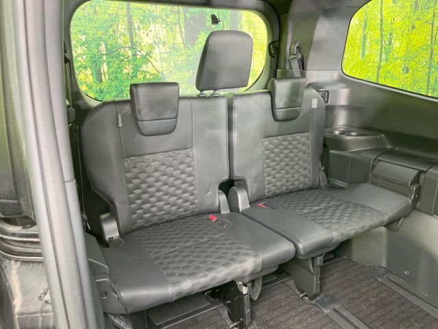 TOYOTA VOXY HYBRID 2022