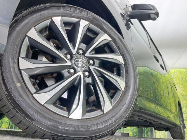 TOYOTA VOXY HYBRID 2022