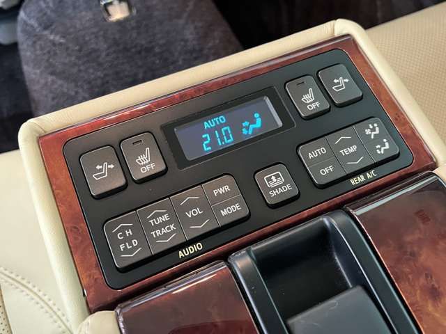 TOYOTA CROWN MAJESTA HYBRID 2014