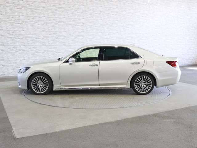 TOYOTA CROWN MAJESTA HYBRID 2014