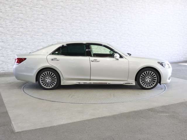 TOYOTA CROWN MAJESTA HYBRID 2014