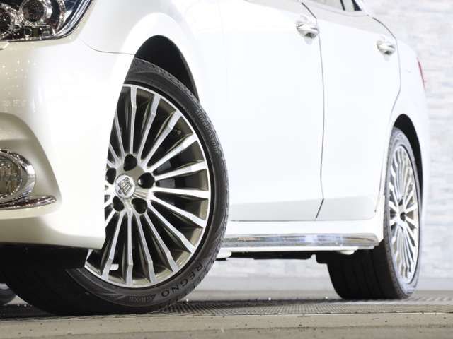 TOYOTA CROWN MAJESTA HYBRID 2014