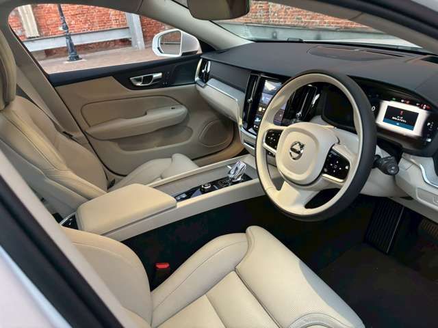 VOLVO VOLVO V60 2025