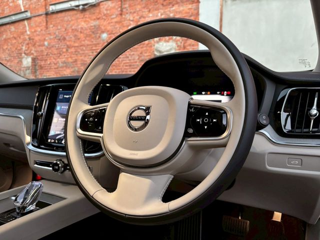 VOLVO VOLVO V60 2025