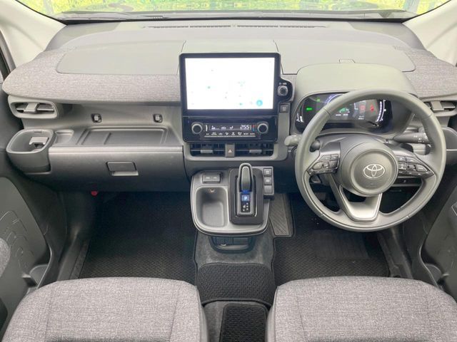 TOYOTA SIENTA HYBRID 2025