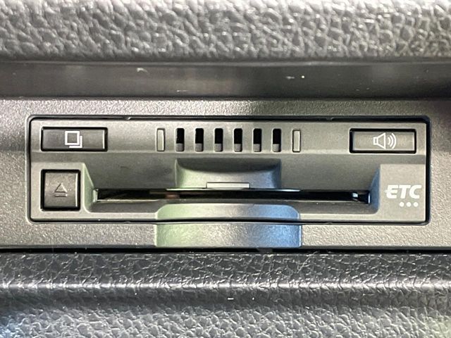 TOYOTA VOXY HYBRID 2017