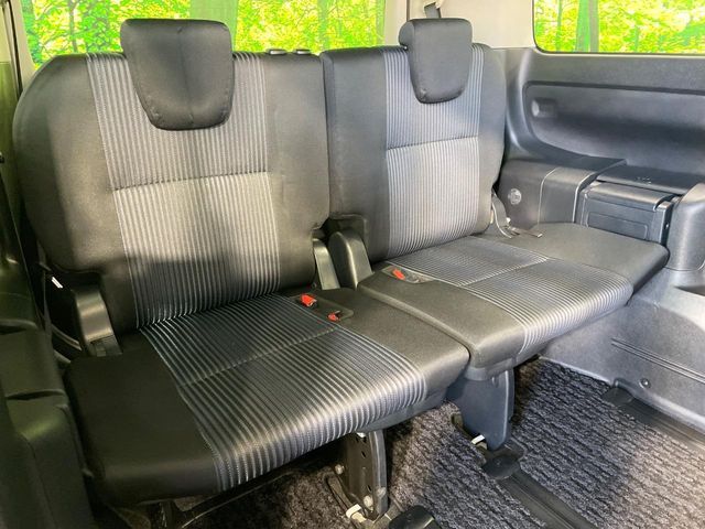 TOYOTA VOXY HYBRID 2017