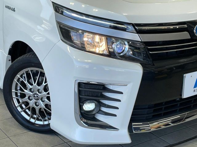 TOYOTA VOXY HYBRID 2017