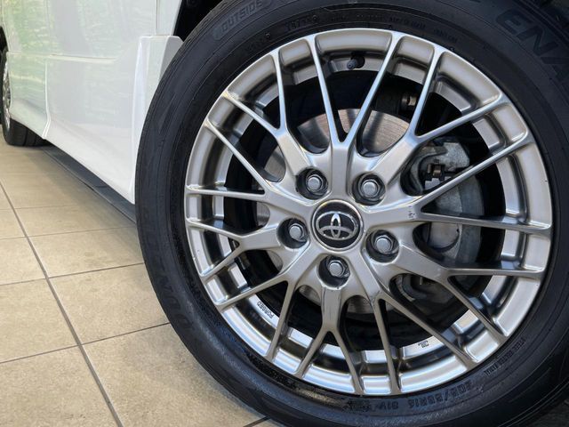 TOYOTA VOXY HYBRID 2017