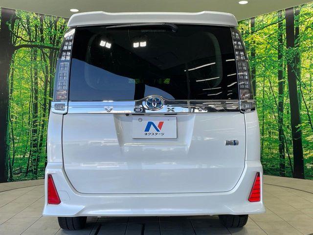 TOYOTA VOXY HYBRID 2017