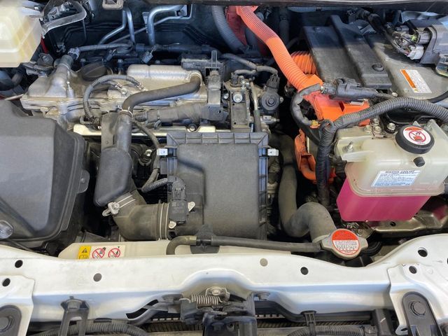 TOYOTA VOXY HYBRID 2017