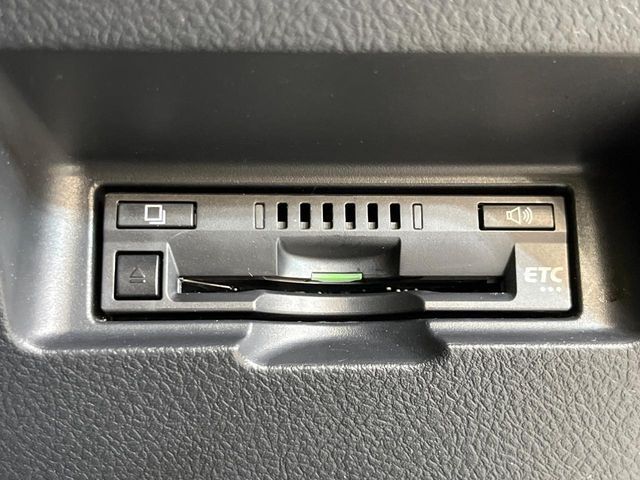 TOYOTA VITZ HYBRID 2018