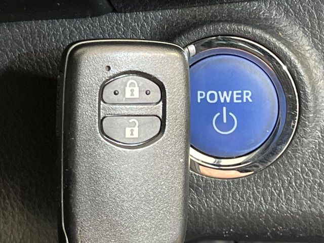 TOYOTA VITZ HYBRID 2018